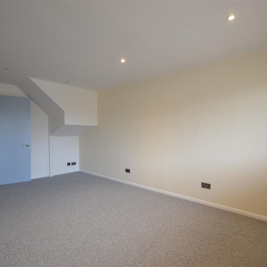 Jasmin Road, Epsom, Surrey, KT19 9EA - Photo 1