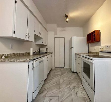 5 Banner Rd, Briar Green - Leslie Park, Ottawa, ON - Photo 5
