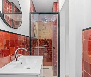 Volledig gerenoveerd gelijkvloersappartement met privatieve koer op... - Foto 4