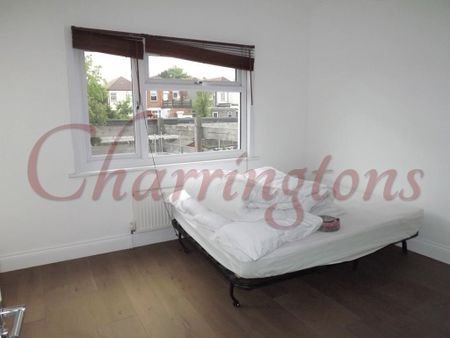 Large Two Bed Flat with Roof Terrace To Let Sevington Road NW4 - Photo 5