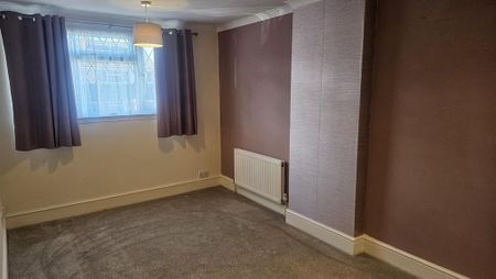 3 bedroom semi-detached house to rent - Photo 4