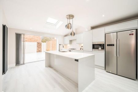 3 bedroom terraced house to rent - Photo 2