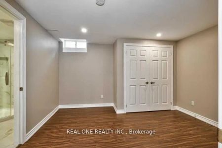 Property For Lease | W8418802 - Photo 4