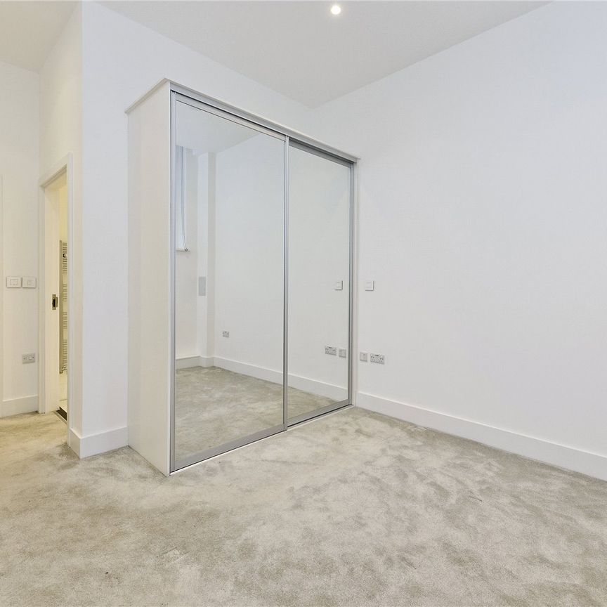 Winchester Street, Acton, W3, London - Photo 1