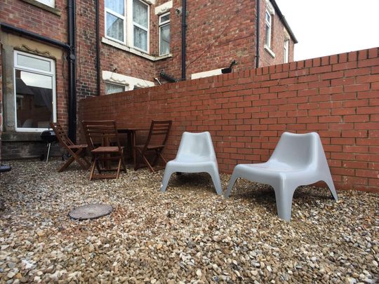 6 bedroom house of multiple occupation to rent - Photo 1