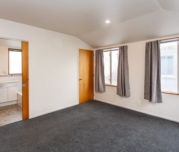 3 bedroom home in Riccarton with a single garage! - Photo 4