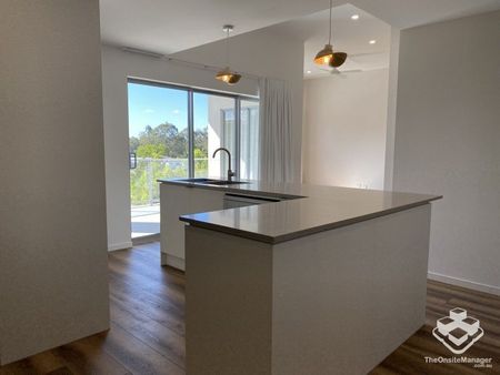 Amazing 3 bed 2 bath Executive Apartment Available NOW - Photo 3