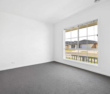 COMFORT & CHARM AWAIT - Photo 4