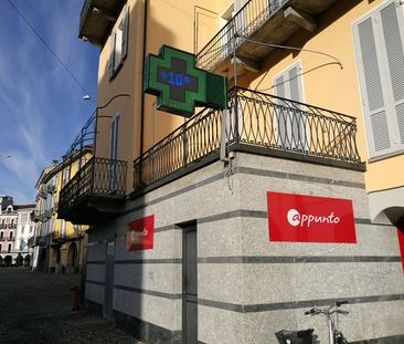 Ampio e luminoso 3.5 locali con balconcino su Piazza Grande - Photo 3