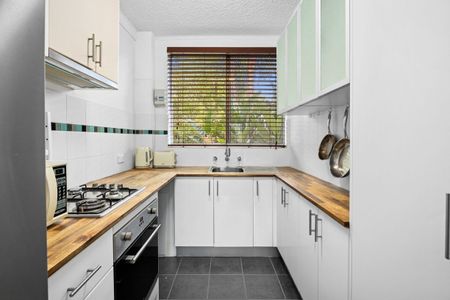 STYLISH & CONVENIENT COASTAL LIVING - Photo 4