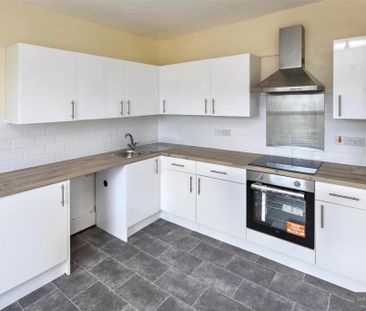 3 bedroom apartment to rent - Photo 3