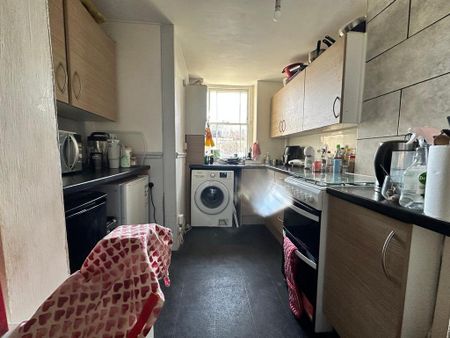 5 bedroom flat to rent - Photo 3