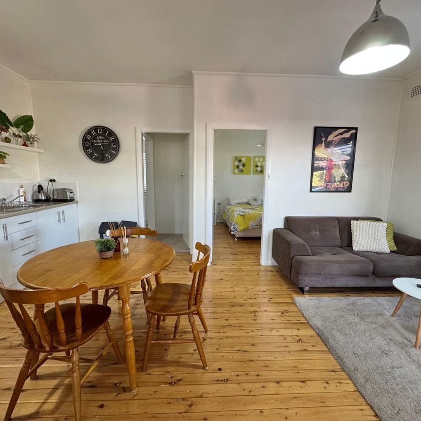 Century 21 Central West - 02 6852 3793 - Photo 1