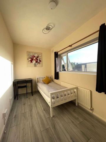 Vernon Close, Leamington Spa, CV32 - Photo 4