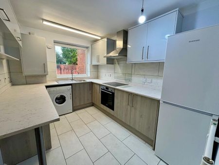 2 bedroom flat to rent - Photo 4
