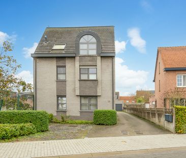 APPARTEMENT MET 2 SLPKS EN 2 GARAGES OP 1e VERD. - Photo 2