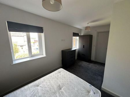 2 bedroom end of terrace house to rent - Photo 4