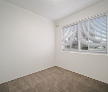 Vibrant 2 Bedroom Unit in Leichhardt - Photo 2