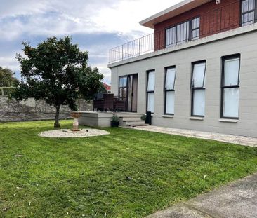 Modern Two-Bedroom Retreat in Prestigious St Heliers - Photo 1