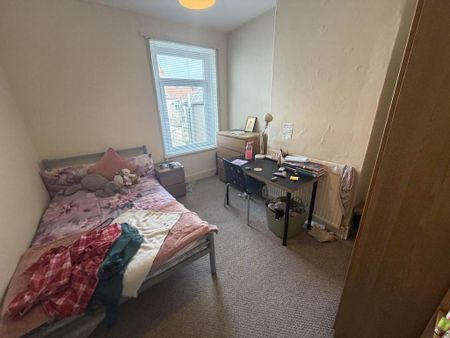 4 bedroom terraced house to rent - Photo 3
