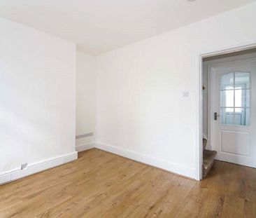 2 bedroom end of terrace house to rent - Photo 6