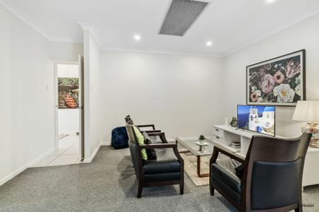 BEAUTIFUL MODERN TWO BEDROOM FURNISHED GRANNY FLAT - Photo 2