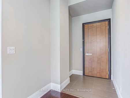 500 Condos and Lofts 150 - Photo 4