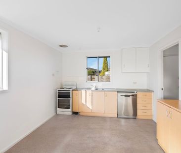 Tidy Three Bedroom Home - Photo 1