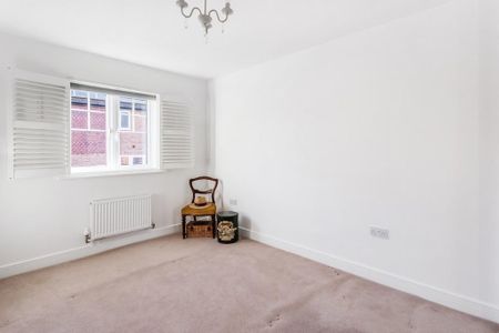 4 bedroom semi-detached house to rent - Photo 4