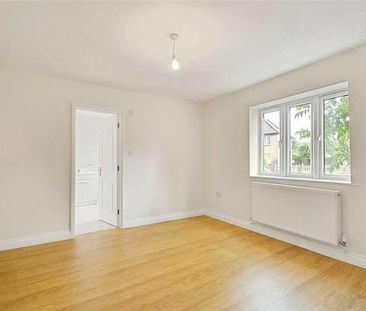 Crowther Avenue, Brentford, TW8 - Photo 3