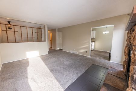 Newley Renovated Duplex close to Bower Mall!! - Photo 3