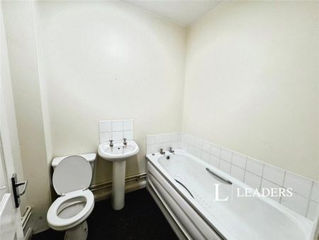 2 bedroom flat to rent - Photo 4
