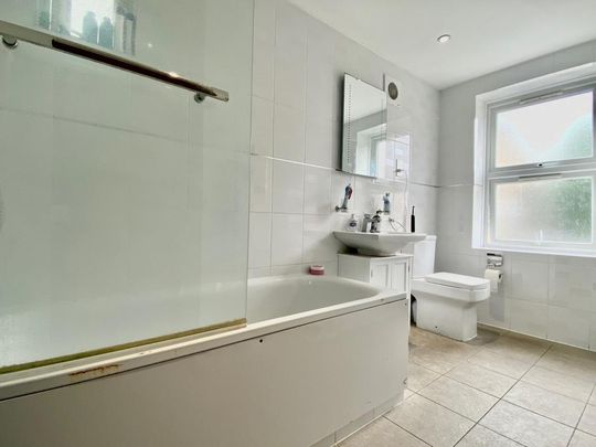 4 bedroom flat to rent - Photo 1