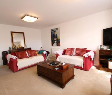 4 bedroom detached house to rent - Photo 1
