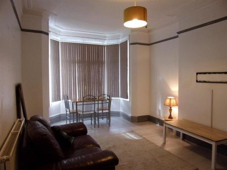 5 bedroom semi-detached house to rent - Photo 4