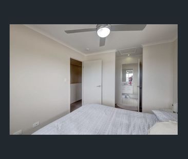 Three Bedroom Townhouse with Backyard! - Photo 3