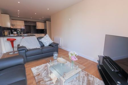 Luxury 3 Bedroom Apartments - Photo 2