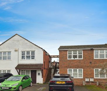 Howards Grove, SO15 - Photo 2