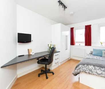 1 bedroom in a flat share to rent - Photo 1