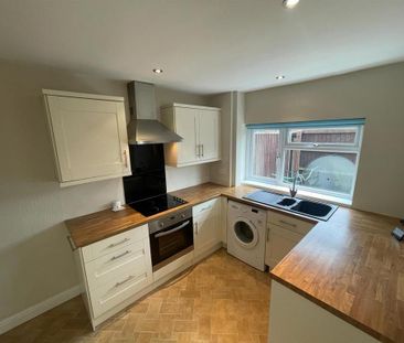 2 bedroom semi-detached house to rent - Photo 4