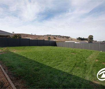 7 Doonie Way, 3810, Pakenham Vic - Photo 2