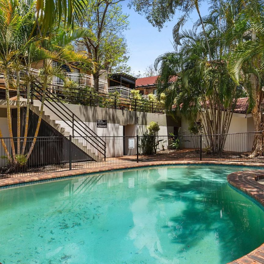 Renovated and fully air conditioned ground floor apartment - Photo 1