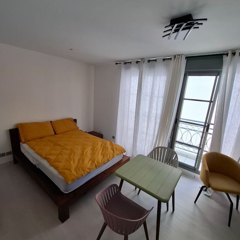 Location T1 meublé centre-ville Saint-Denis ? Résidence GEORGES avec parking - Photo 1