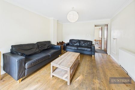 4 bedroom House To Let Total Size: 1238 SQ FT - Photo 2