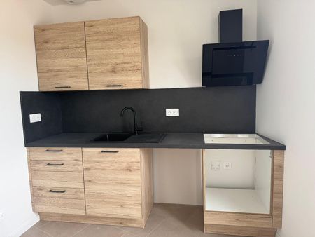 Location Appartement 2 pièces 45m² POURRIERES 83910 - Photo 3