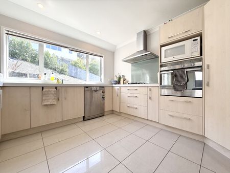 4 Bedroom Home in Newlands - Photo 5