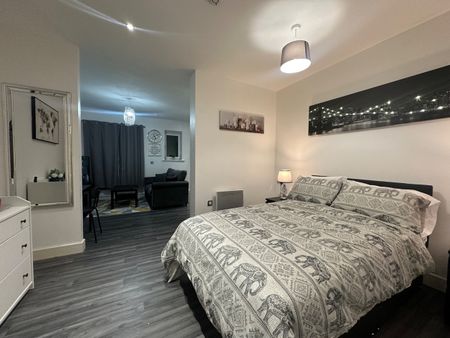 Studio Flat, Oceana Boulevard, SO14 - Photo 5