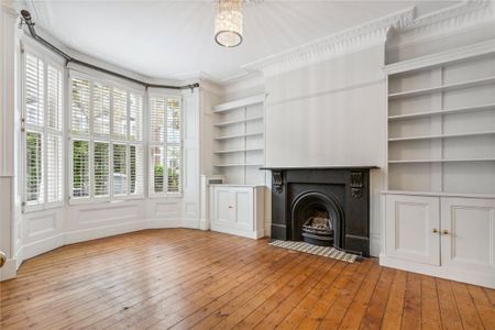 6 bedroom house in London - Photo 2