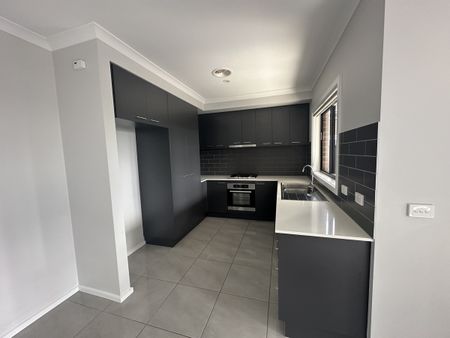 3 / 132-134 Sobraon Street, Shepparton VIC 3630 - Photo 4