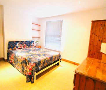 2 Bed Terraced House, Mayfield Road, E13 - Photo 4